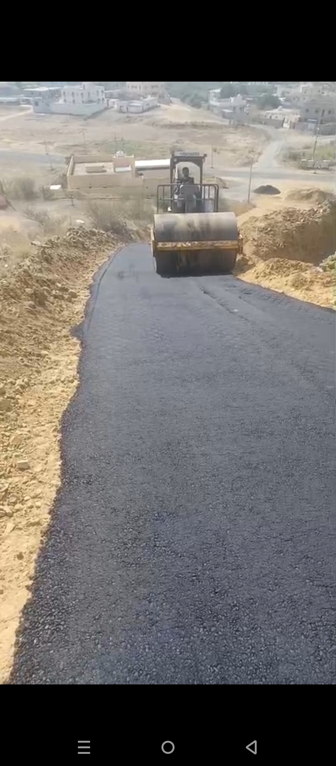 مقاول أسفلت صبيا - رصف طرق وساحات بجودة عالية │ 0550802169  مقاول أسفلت صبيا │ خبرة وجودة لا مثيل لها في رصف الطرق وتزفيط المواقف  هل تبحث عن مقاول أسفلت محترف في صبيا أو في مختلف أنحاء منطقة جازان؟ أنت في المكان الصحيح! نحن نقدم خدمات رصف الأسفلت الشاملة للطرق، مواقف السيارات، الساحات، والمدارس باستخدام أعلى معايير الجودة وأحدث المعدات. اتصل بنا الآن على 0550802169 للحصول على أفضل خدمة وأعلى جودة بأسعار منافسة.  لماذا نحن أفضل خيار لمشاريع الأسفلت في صبيا؟  · خبرة محلية واسعة: نحن على دراية تامة بظروف التربة والمناخ في منطقة جازان، مما يمكننا من تقديم حلول متينة وطويلة الأمد. · جودة المواد والتنفيذ: نستخدم فقط مواد أسفلت عالية الجودة ومطابقة للمواصفات، مع الالتزام بأساليب الرصف والدمك الصحي